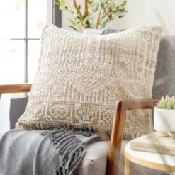 Nobility Pillow -Noir || Bloomingville Shop nbi002 styleshot 201